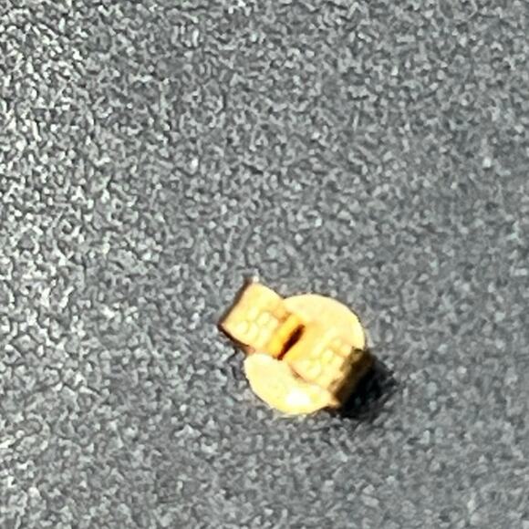 RL 10K Maker Dainty Cross Yellow Gold Cross Stud Earrings Push Back .22 Grams - Picture 8 of 8